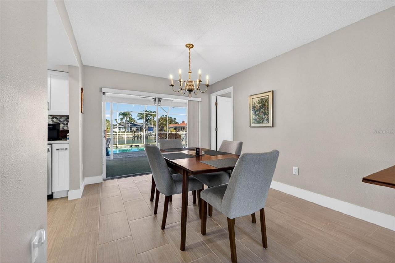 3927 48th Avenue S, Saint Petersburg, FL 33711 Photo