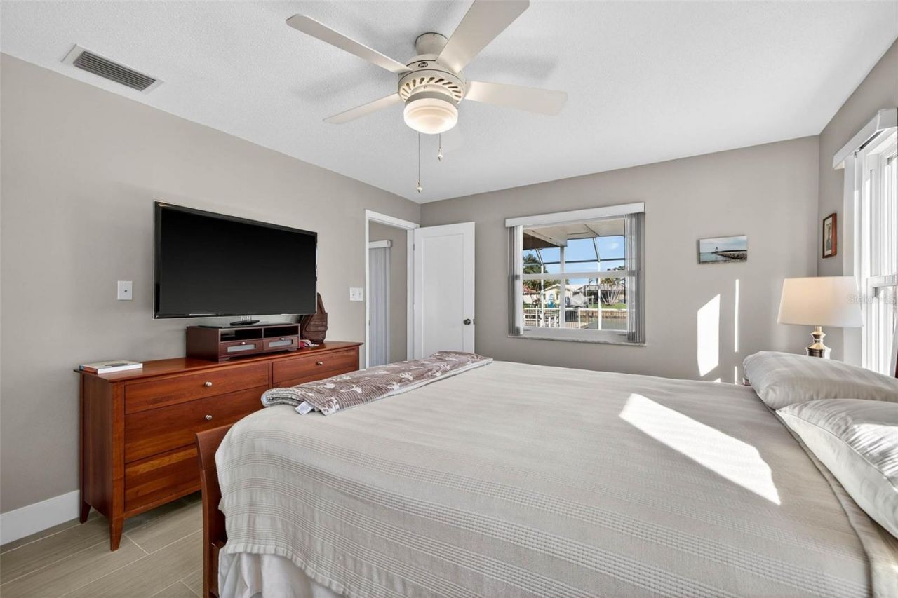 3927 48th Avenue S, Saint Petersburg, FL 33711 Photo