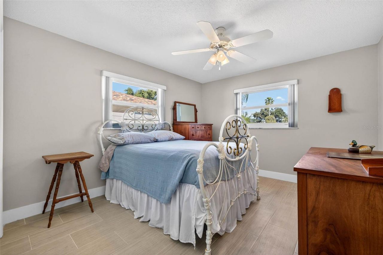 3927 48th Avenue S, Saint Petersburg, FL 33711 Photo