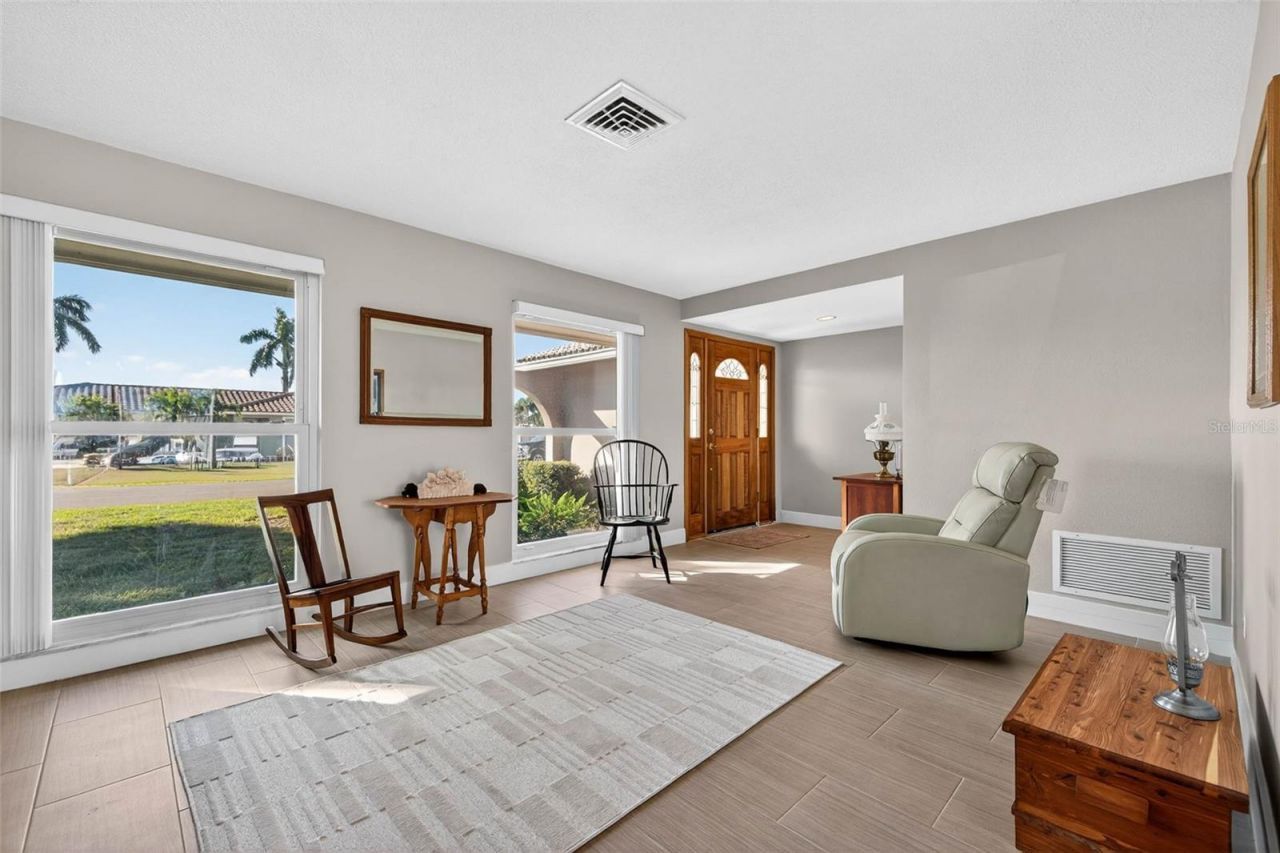 3927 48th Avenue S, Saint Petersburg, FL 33711 Photo