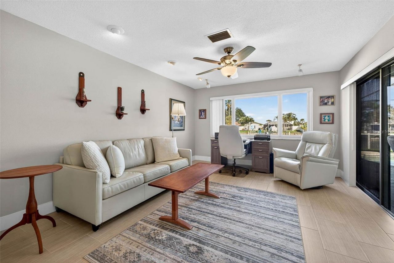 3927 48th Avenue S, Saint Petersburg, FL 33711 Photo