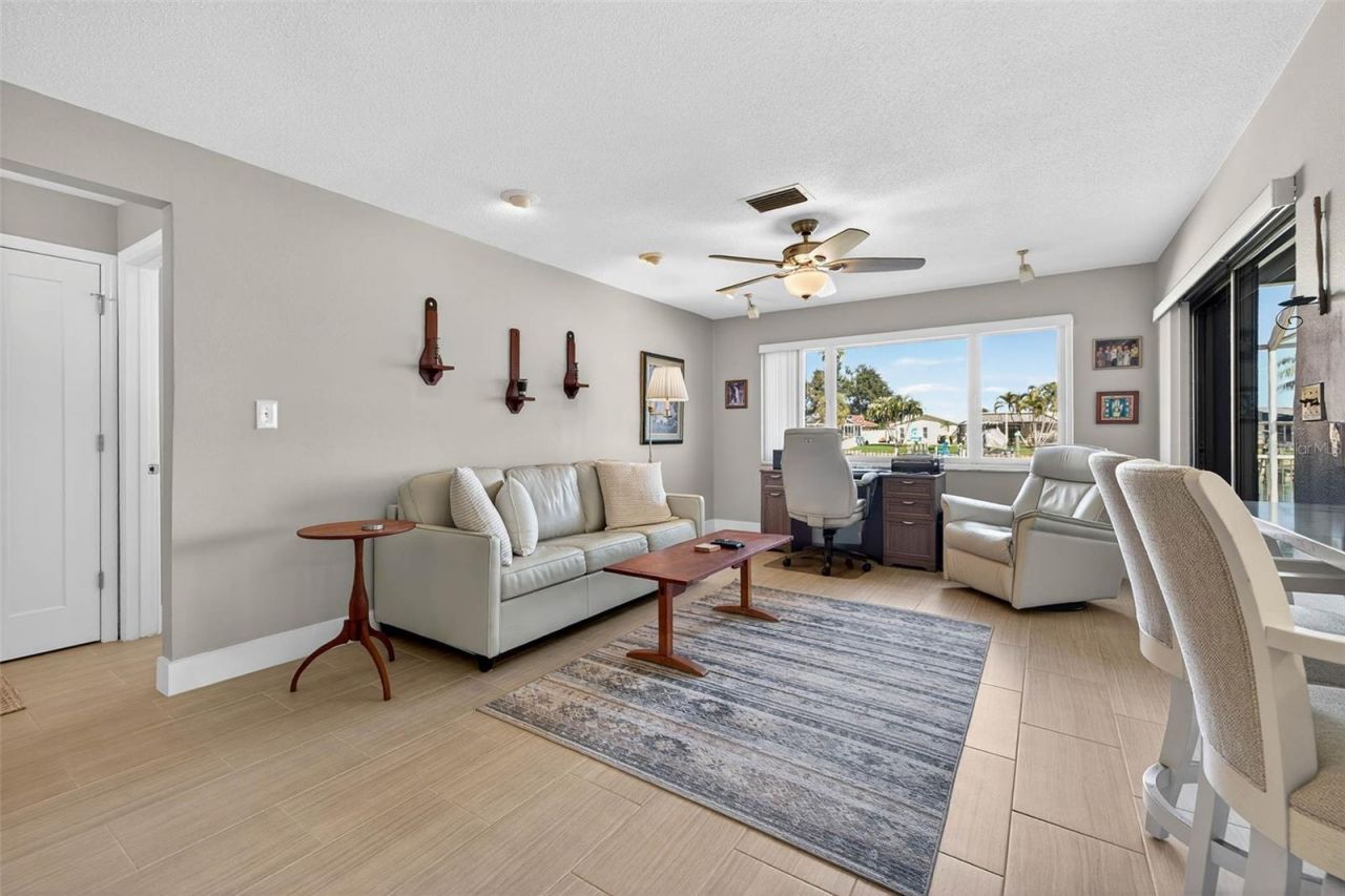 3927 48th Avenue S, Saint Petersburg, FL 33711 Photo