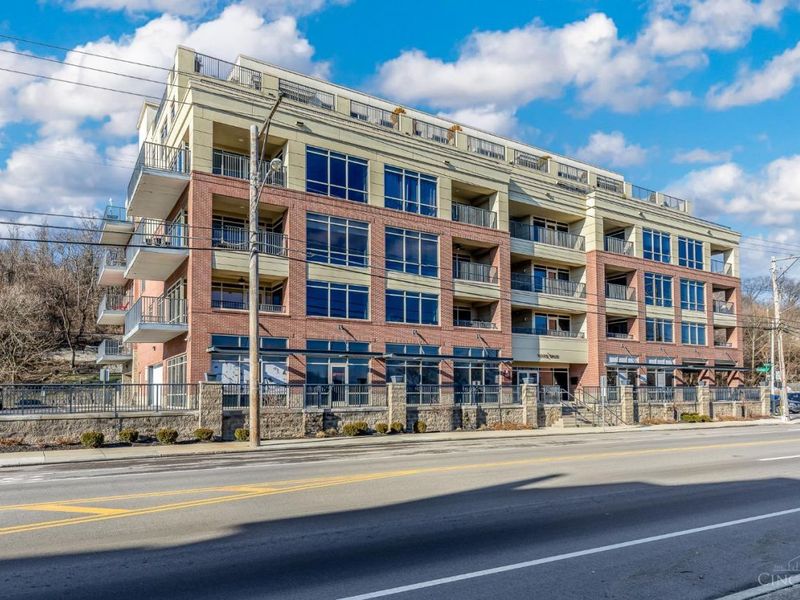 2260 Riverside Drive, Unit 405, Cincinnati, OH 45202 Photo 2