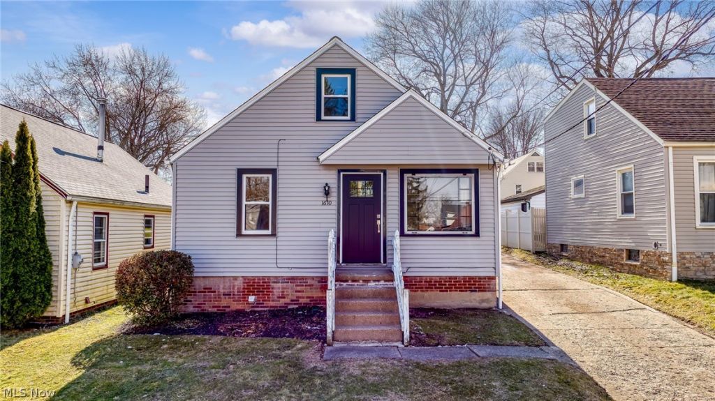 1610 Colonial Boulevard Ne, Canton, OH 44714 Main Photo