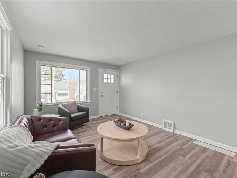 1610 Colonial Boulevard NE, Canton, OH 44714 Photo 11