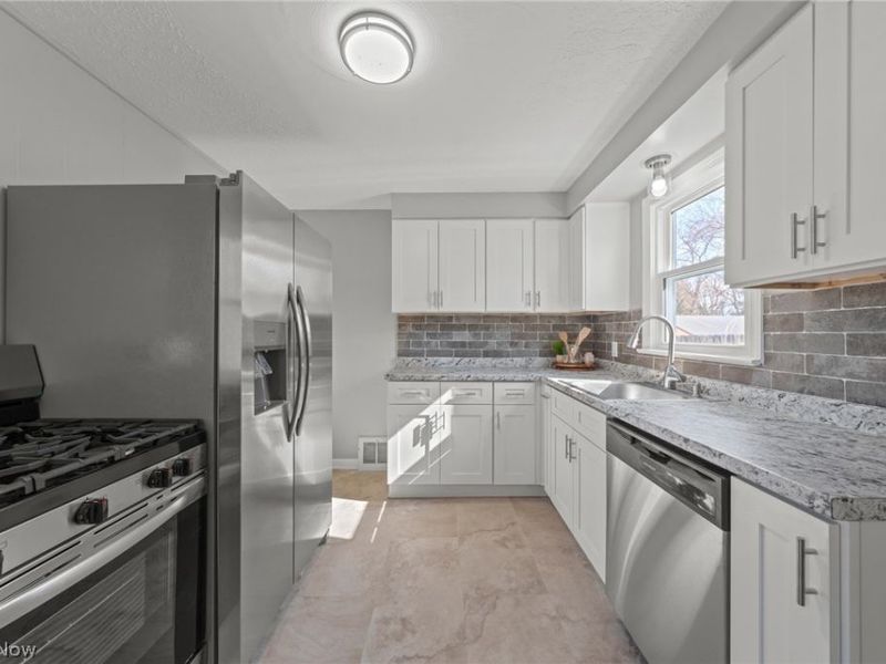 1610 Colonial Boulevard NE, Canton, OH 44714 Photo 14