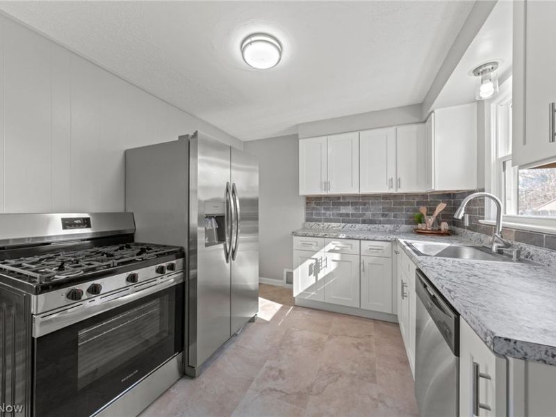 1610 Colonial Boulevard NE, Canton, OH 44714 Photo 15