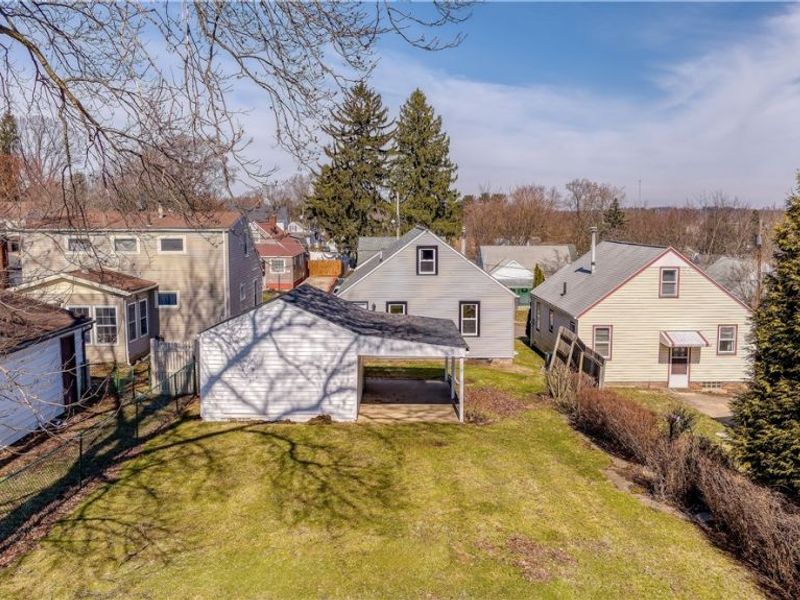 1610 Colonial Boulevard NE, Canton, OH 44714 Photo 3