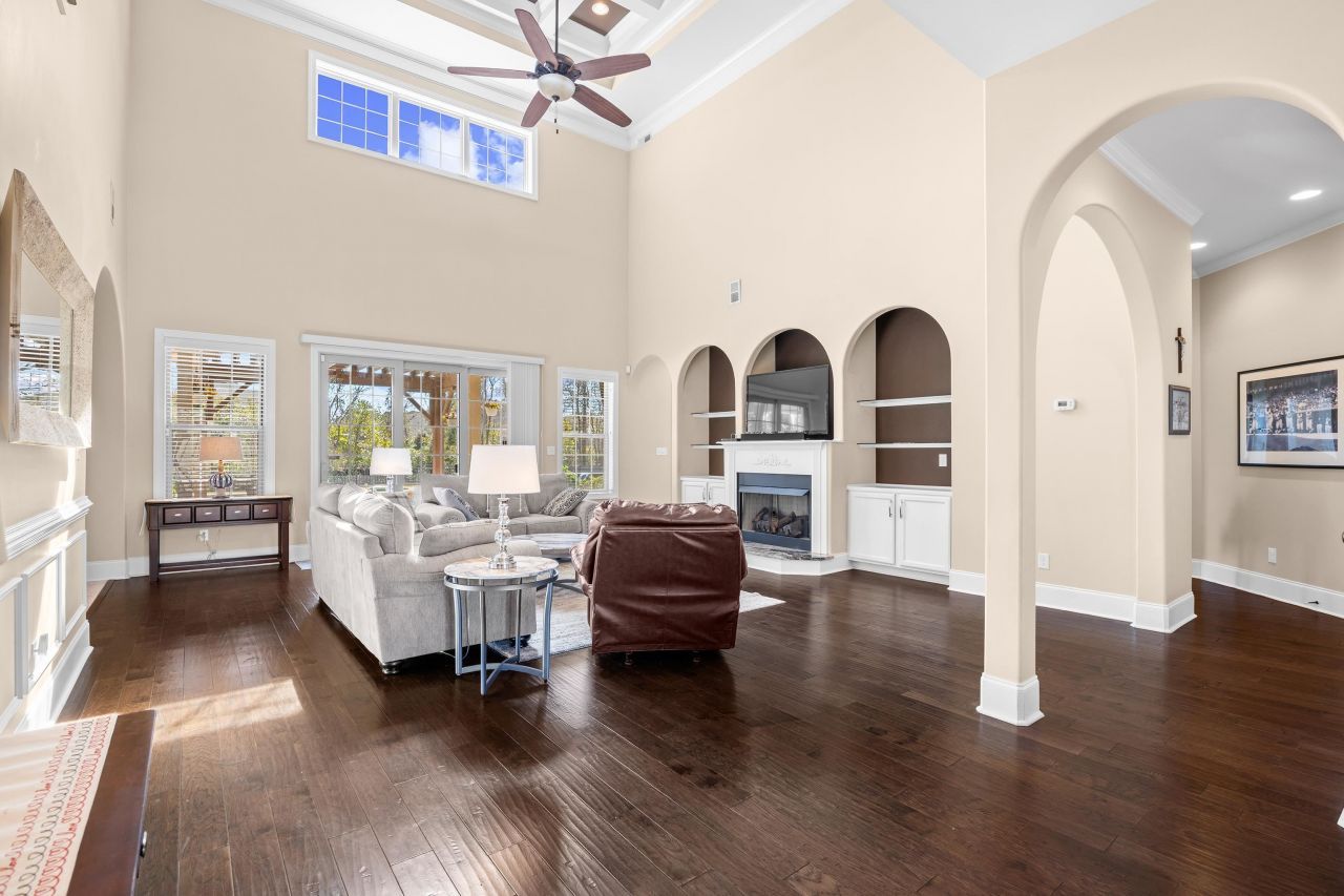 528 Walcott Dr.  Photo 4