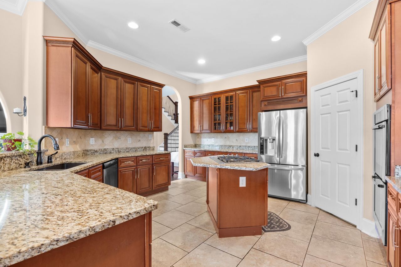 528 Walcott Dr.  Photo 8