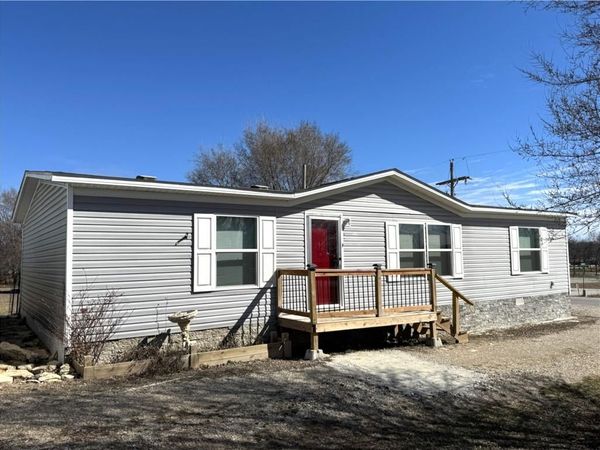 549 N Linn Valley Drive, Linn Valley, KS 66040