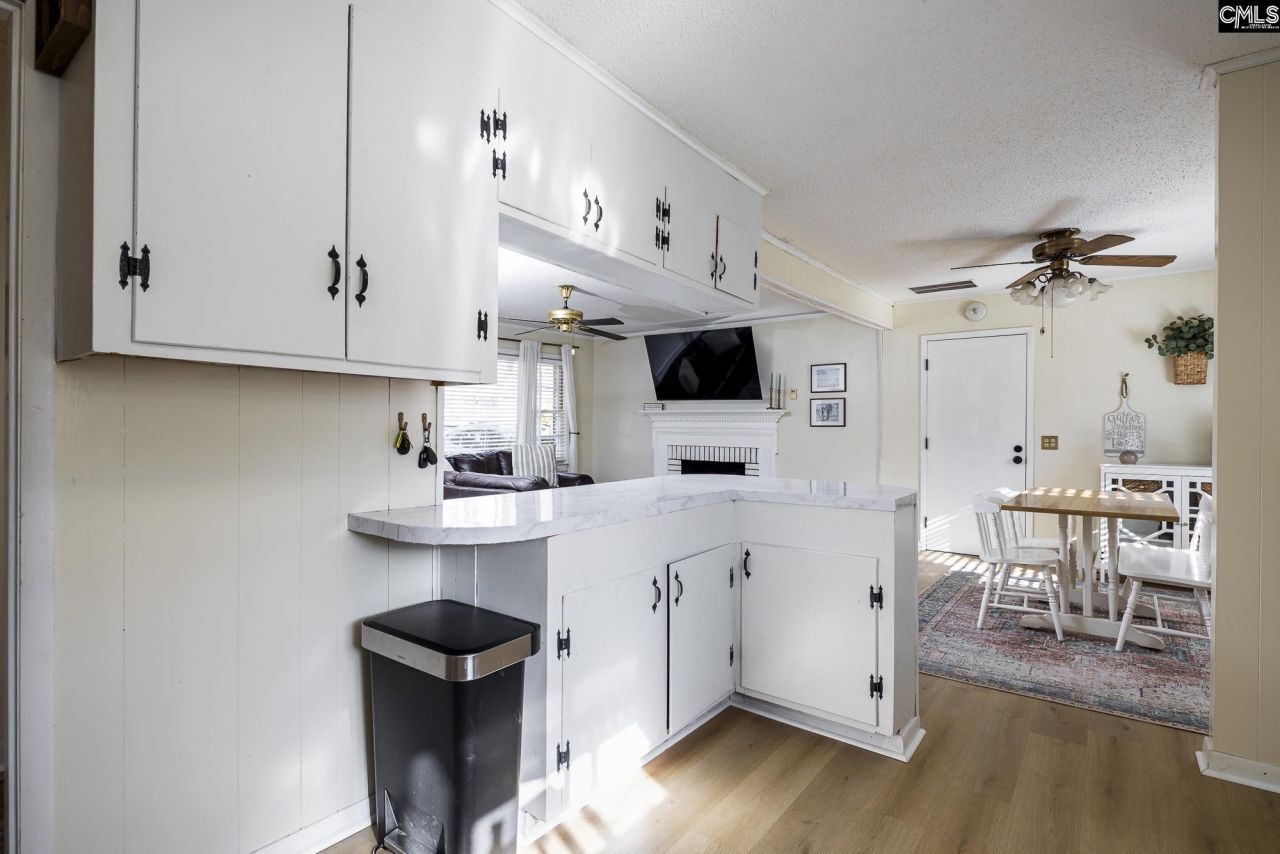 2520 Parkwood Drive  Photo 11