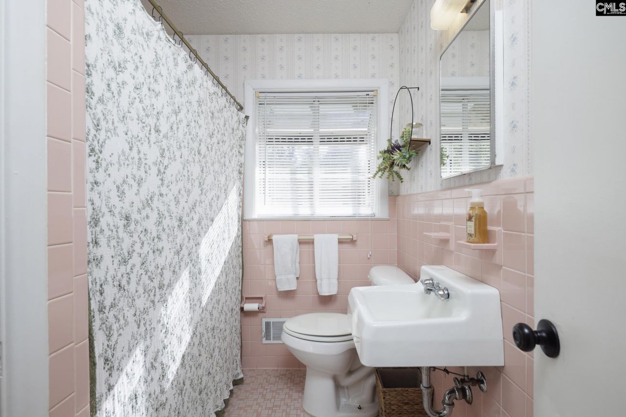 2520 Parkwood Drive  Photo 17