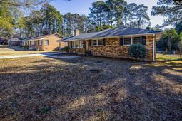 2520 Parkwood Drive  photo 4