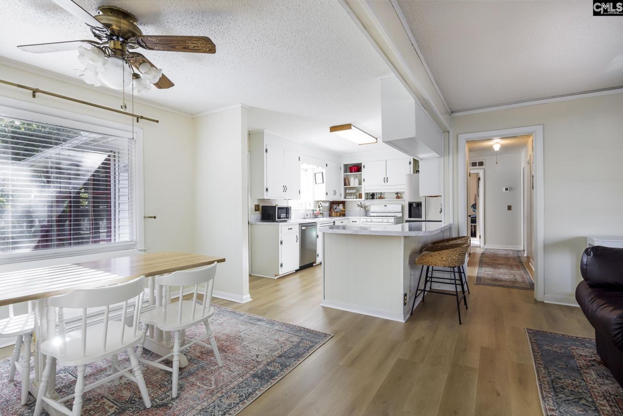 2520 Parkwood Drive  Photo 7