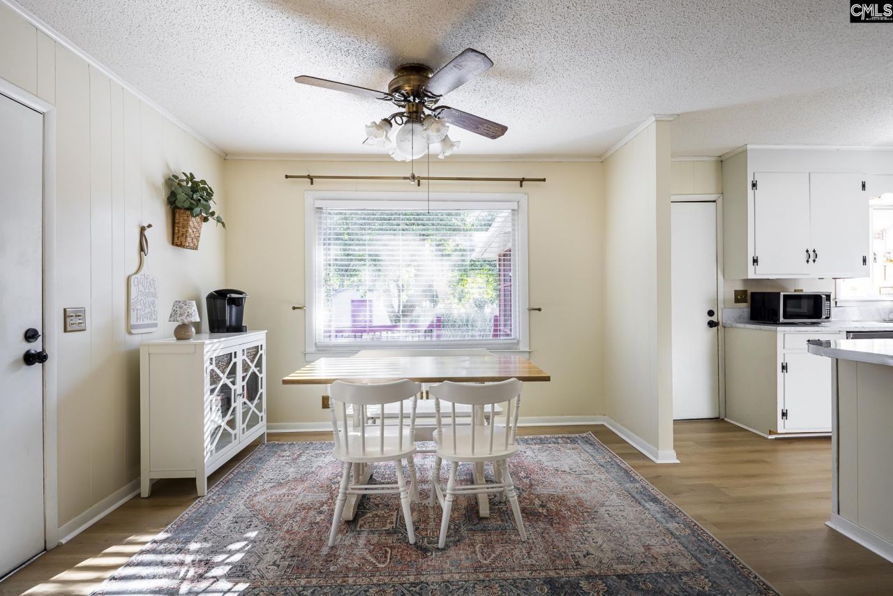 2520 Parkwood Drive  Photo 8