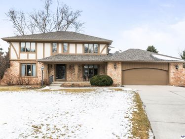 9806 Bloomfield Drive , Omaha, NE 68114