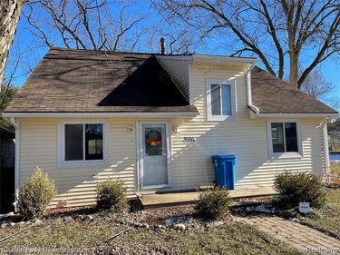 3060 Woodlawn Street, Commerce Twp, MI 48390