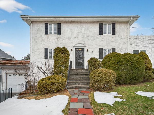 21 Lawrence Place, Pelham, NY 10803