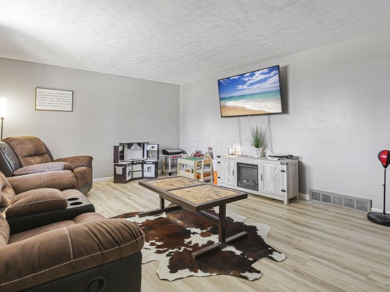 252 Old Coach Place, Canal Winchester, OH 43110 Photo 10