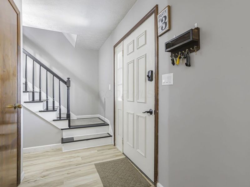 252 Old Coach Place, Canal Winchester, OH 43110 Photo 9