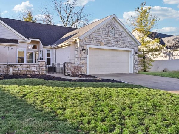 2521 Vililly Circle E, Grove City, OH 43123