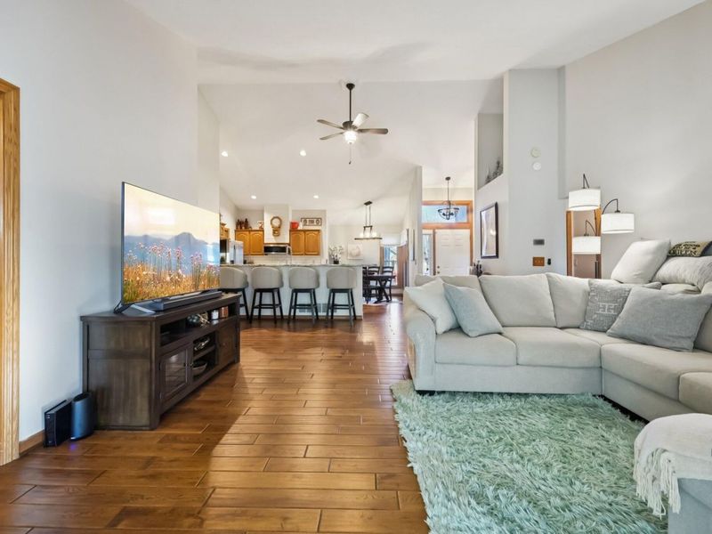 2521 Vililly Circle E, Grove City, OH 43123 Photo 5