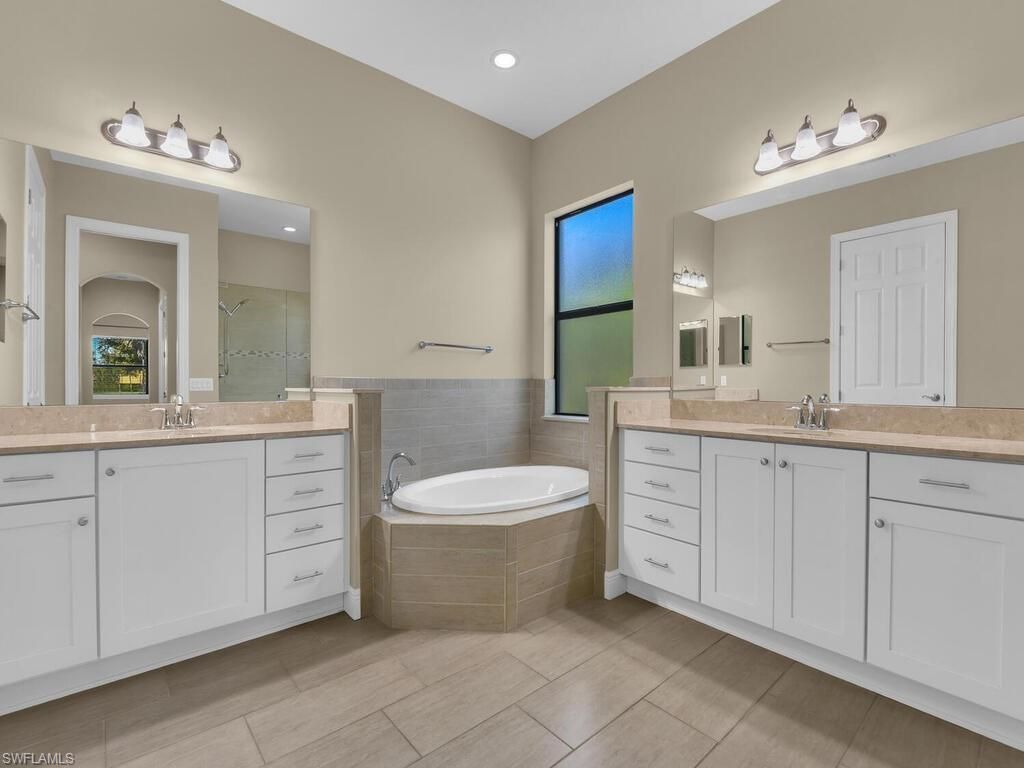 10093 Avalon Lake Cir, Fort Myers, FL 33913 Photo