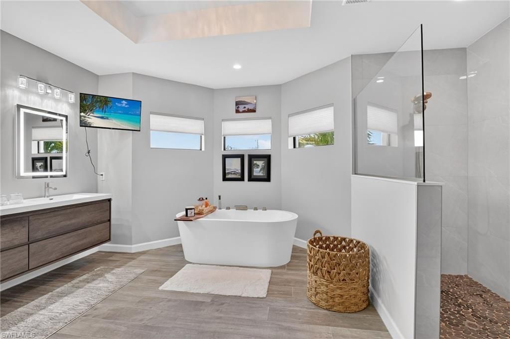 230 NE 18th St , Cape Coral, FL 33909 Photo