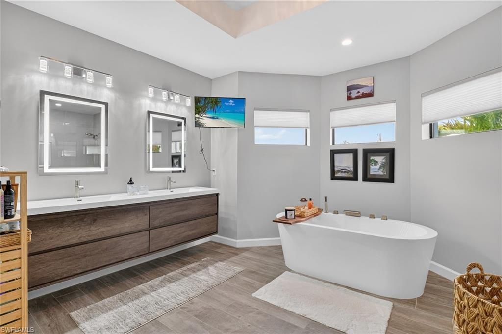 230 NE 18th St , Cape Coral, FL 33909 Photo