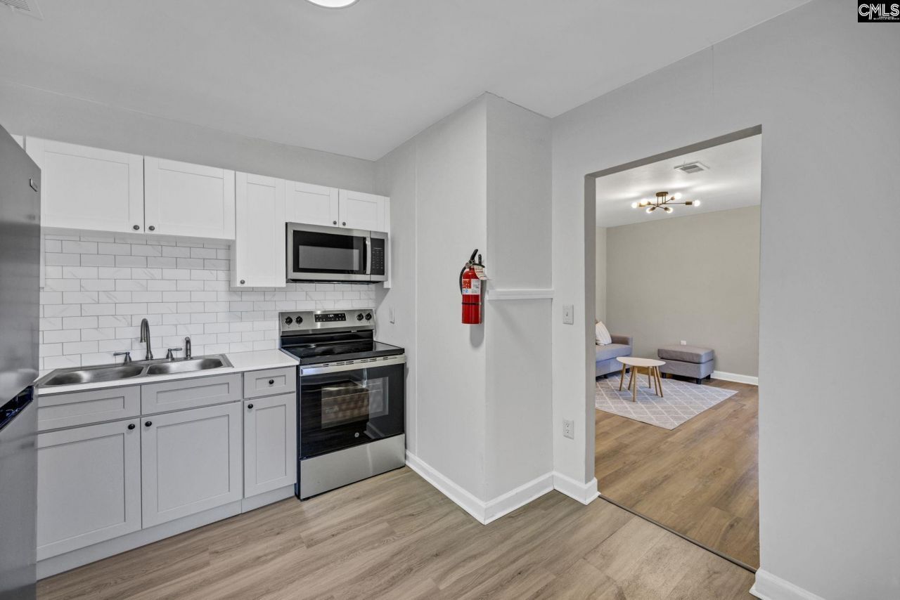 2813 Truman Street Photo 10