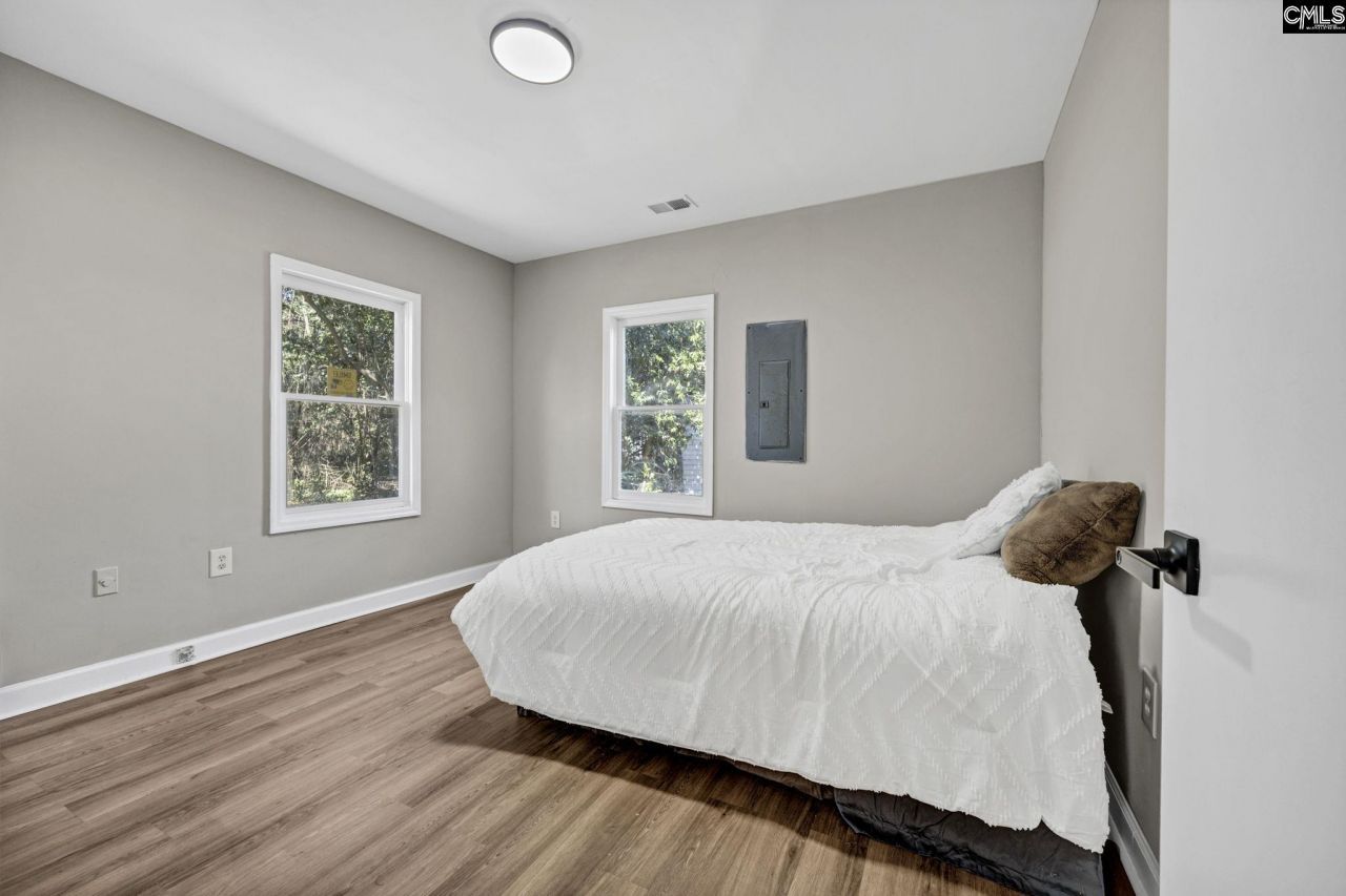 2813 Truman Street Photo 16