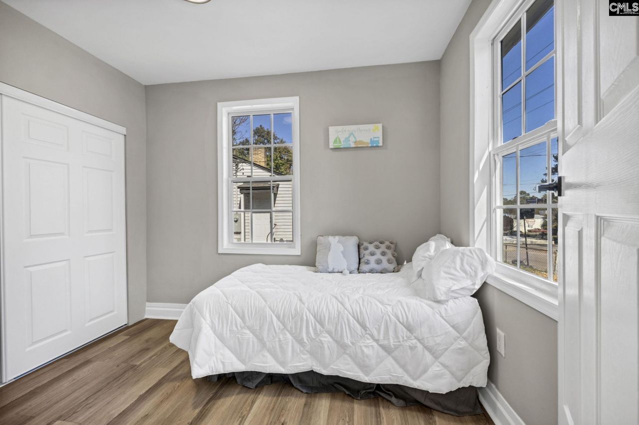 2813 Truman Street Photo 18