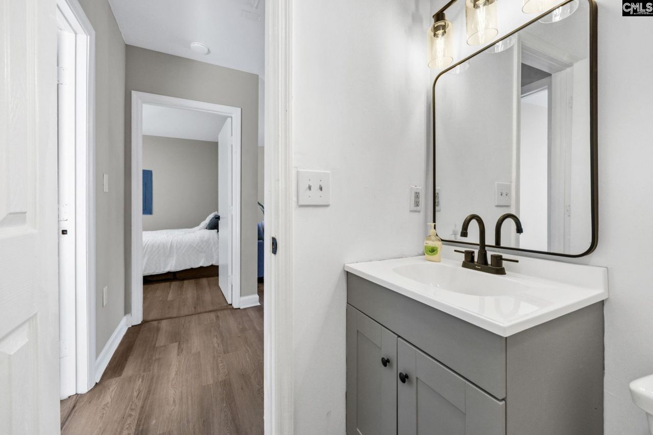 2813 Truman Street Photo 21