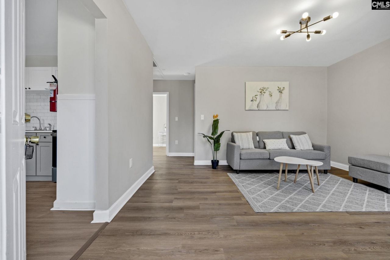 2813 Truman Street Photo 6