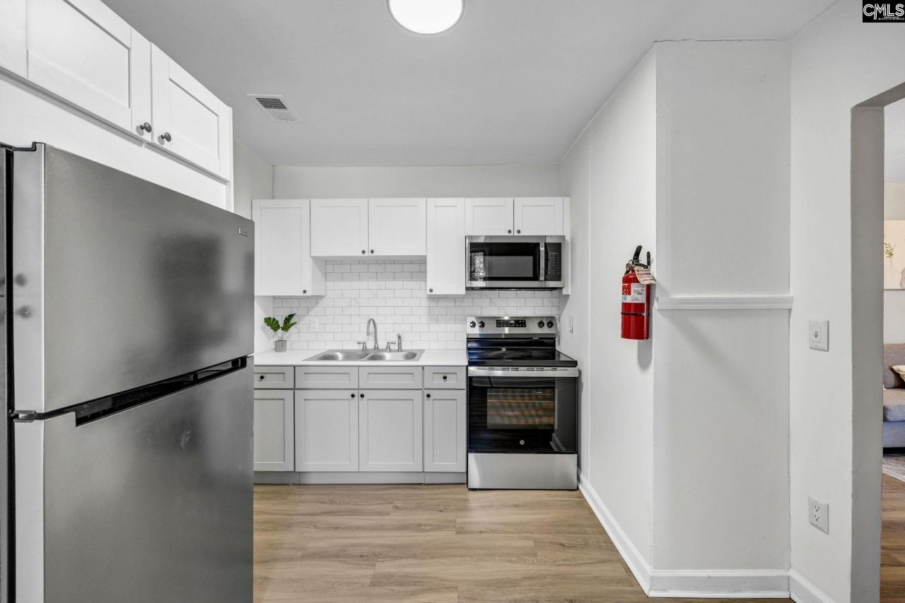 2813 Truman Street Photo 8