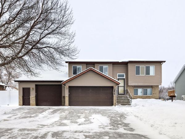 2814 Village Green Drive, Moorhead, MN 56560
