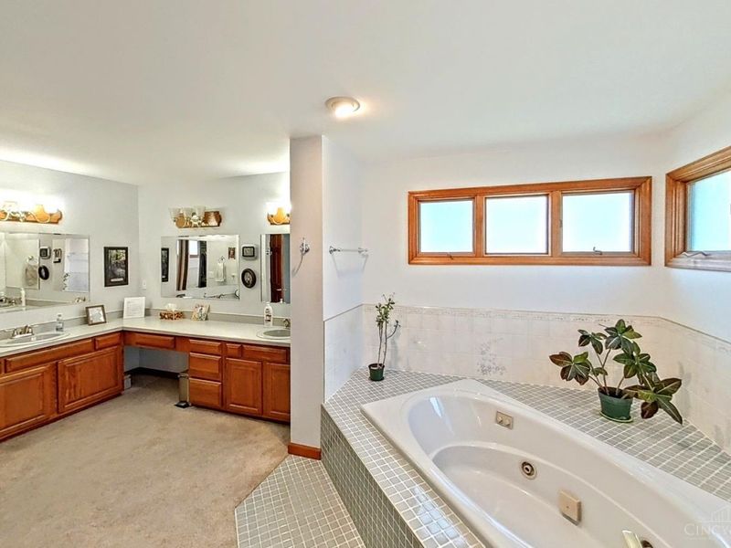 8410 Toddcreek Circle, West Chester, OH 45069 Photo 11