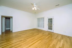 1028 Longview Drive photo 4