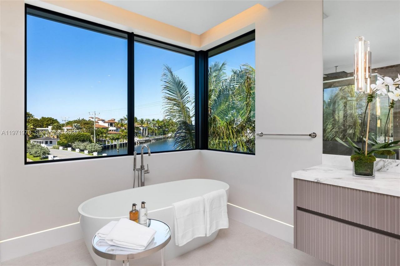 23 Isla Bahia Dr, Fort Lauderdale, FL 33316 Photo