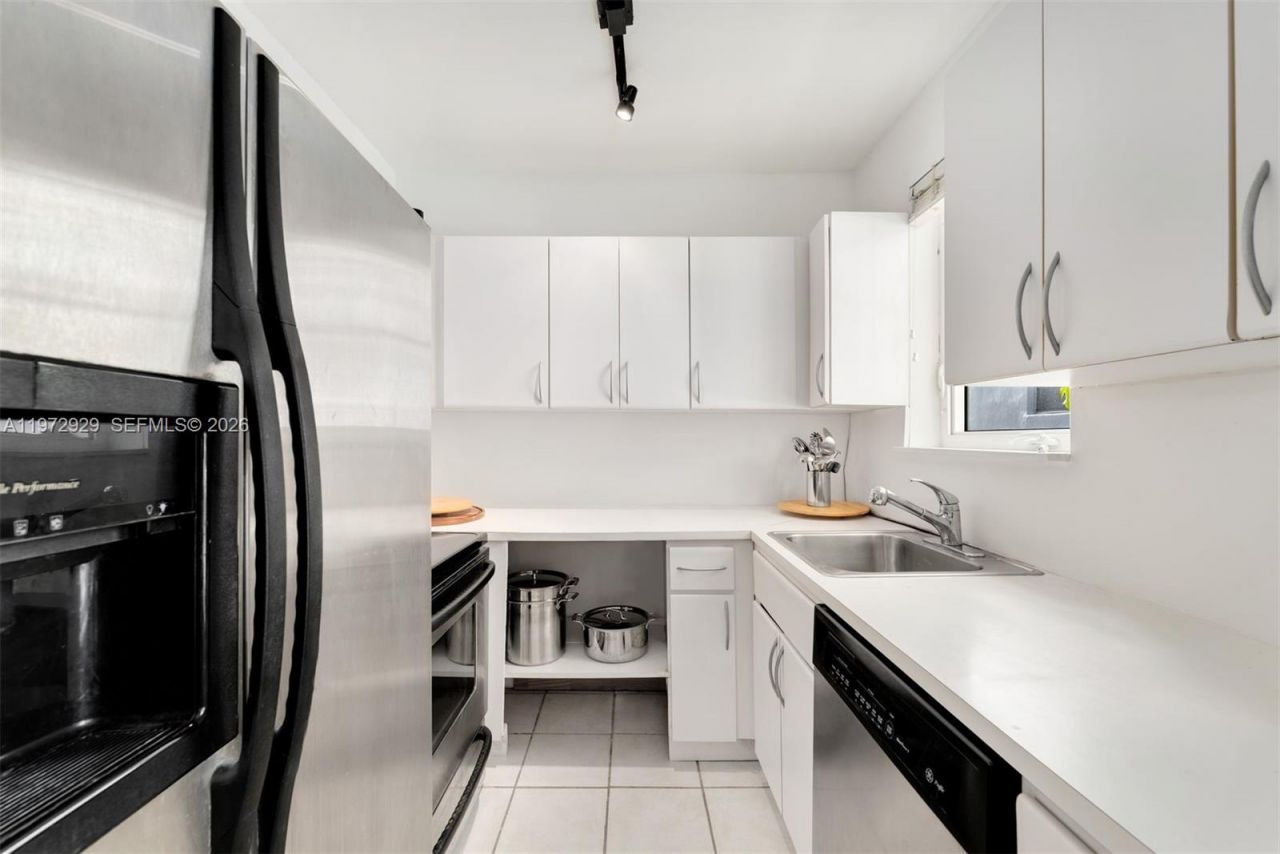 1018 Meridian Ave , Unit 8, Miami Beach, FL 33139 Photo