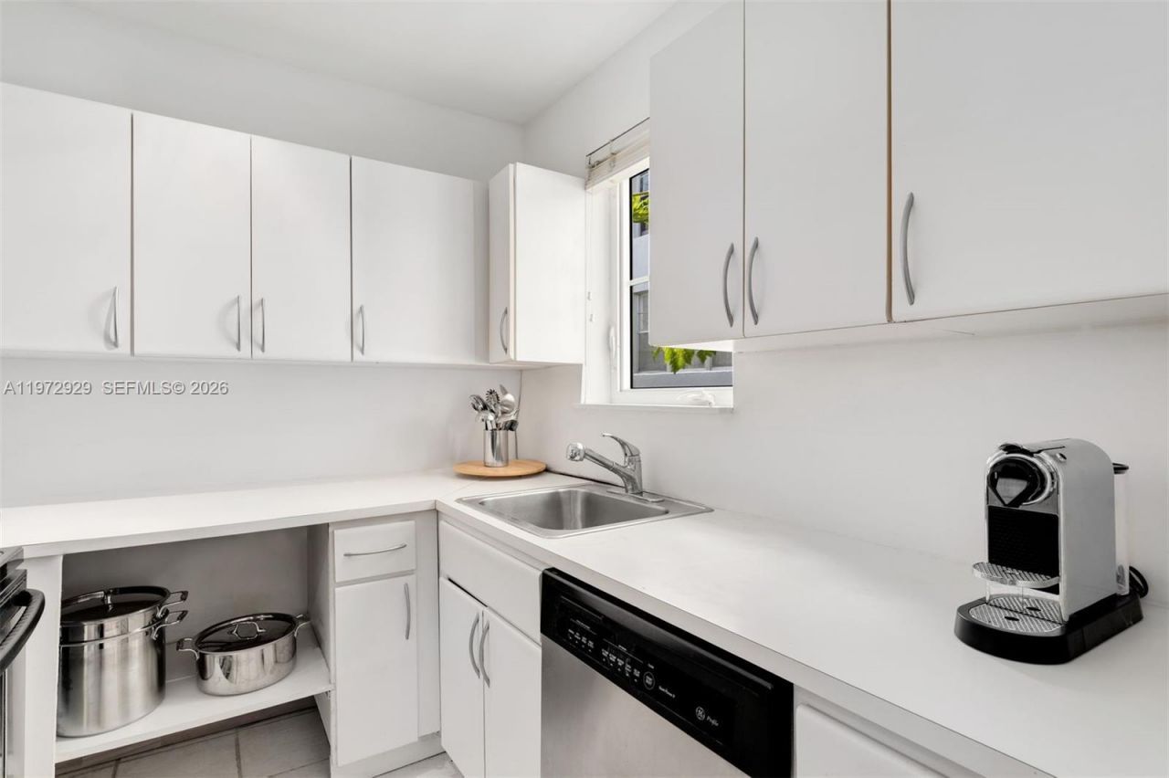 1018 Meridian Ave , Unit 8, Miami Beach, FL 33139 Photo