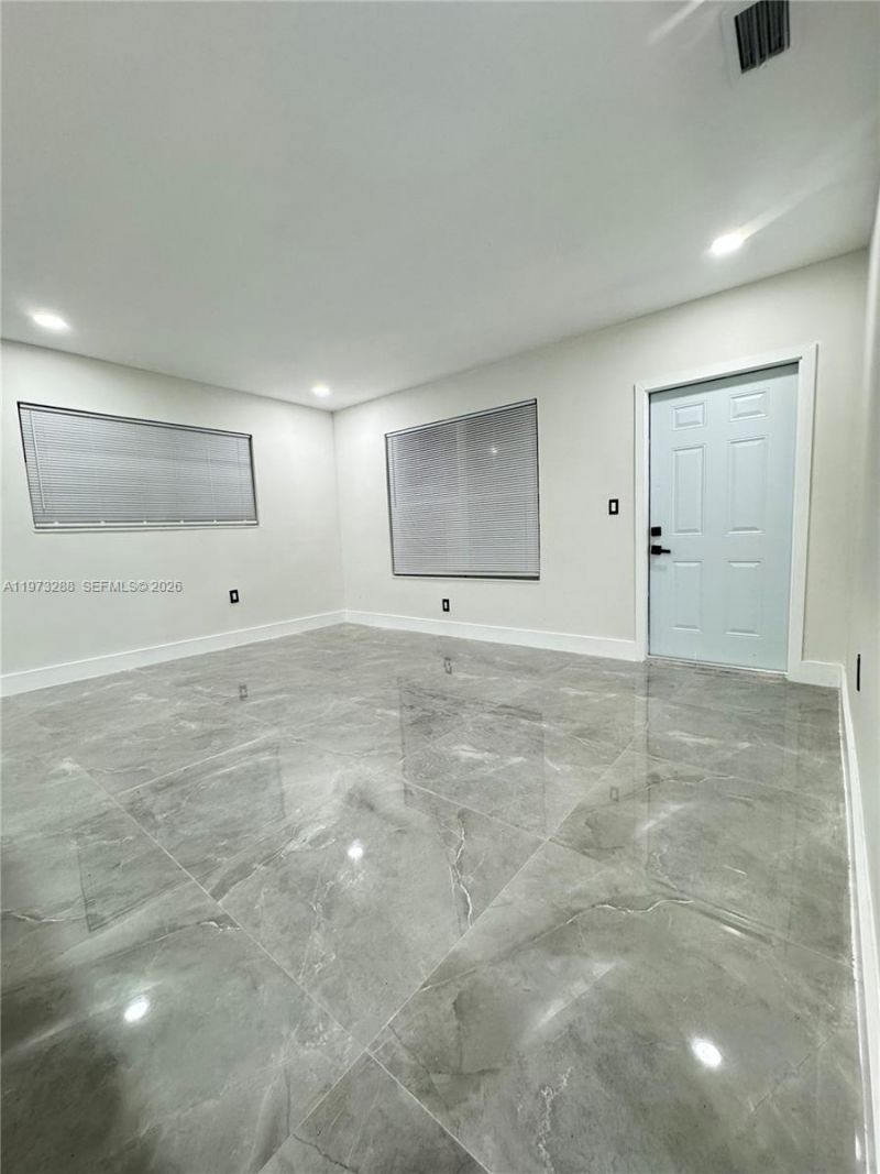 1270 NE 207th Ter , Miami, FL 33179 Photo