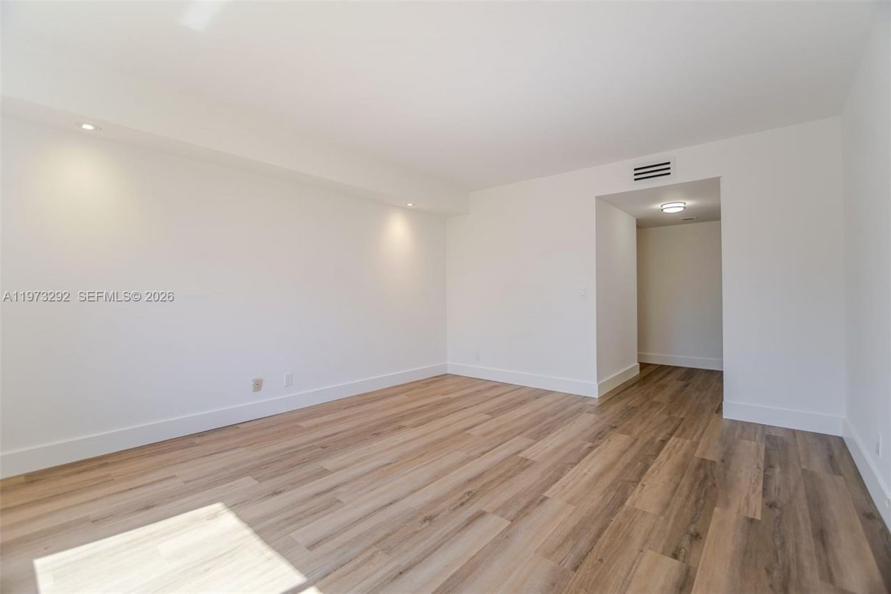 370 Racquet Club Rd , Unit 101, Weston, FL 33326 Photo