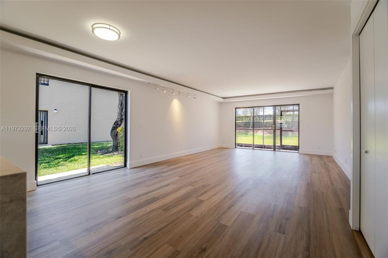 370 Racquet Club Rd , Unit 101, Weston, FL 33326 Photo