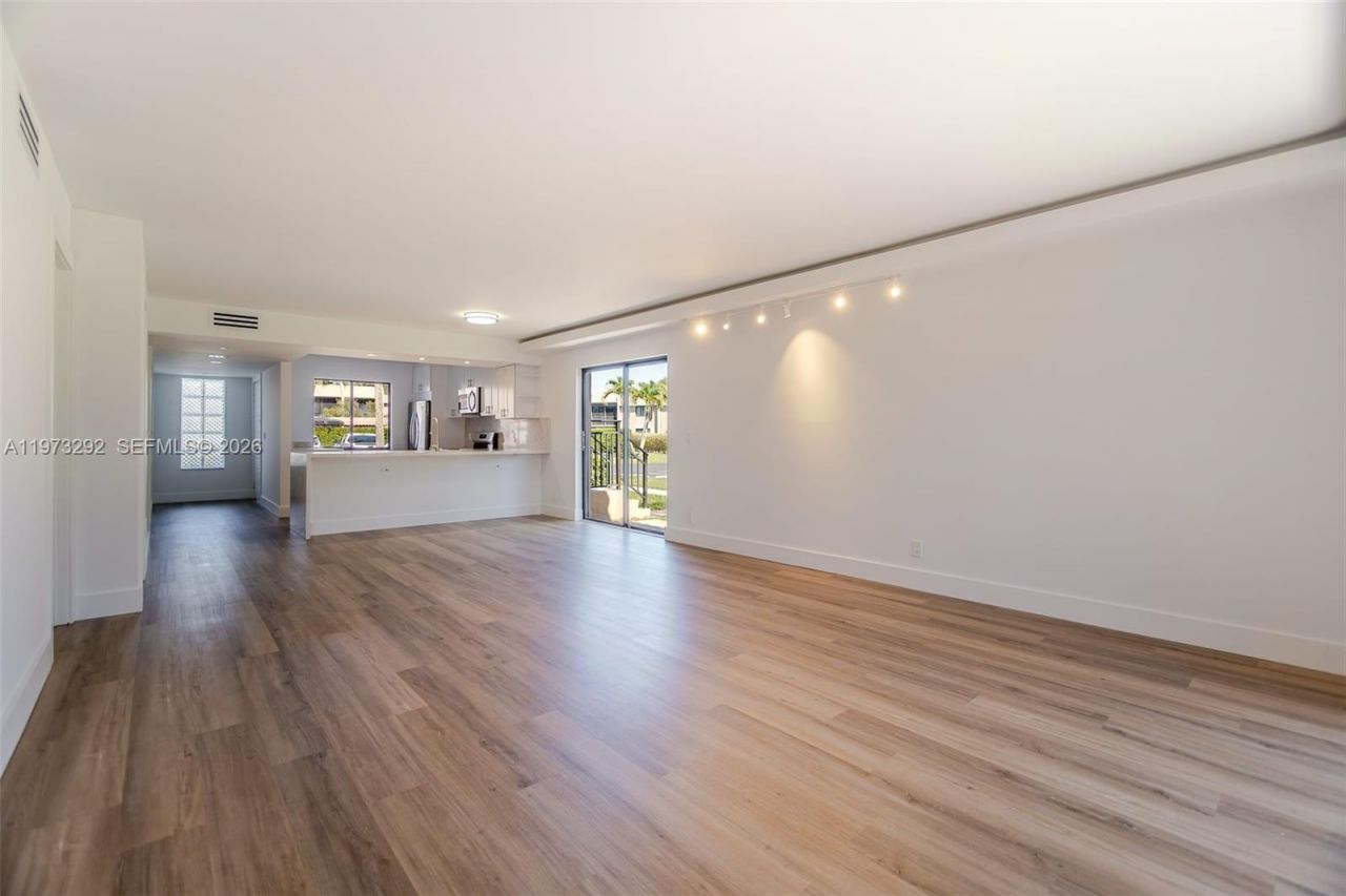 370 Racquet Club Rd , Unit 101, Weston, FL 33326 Photo