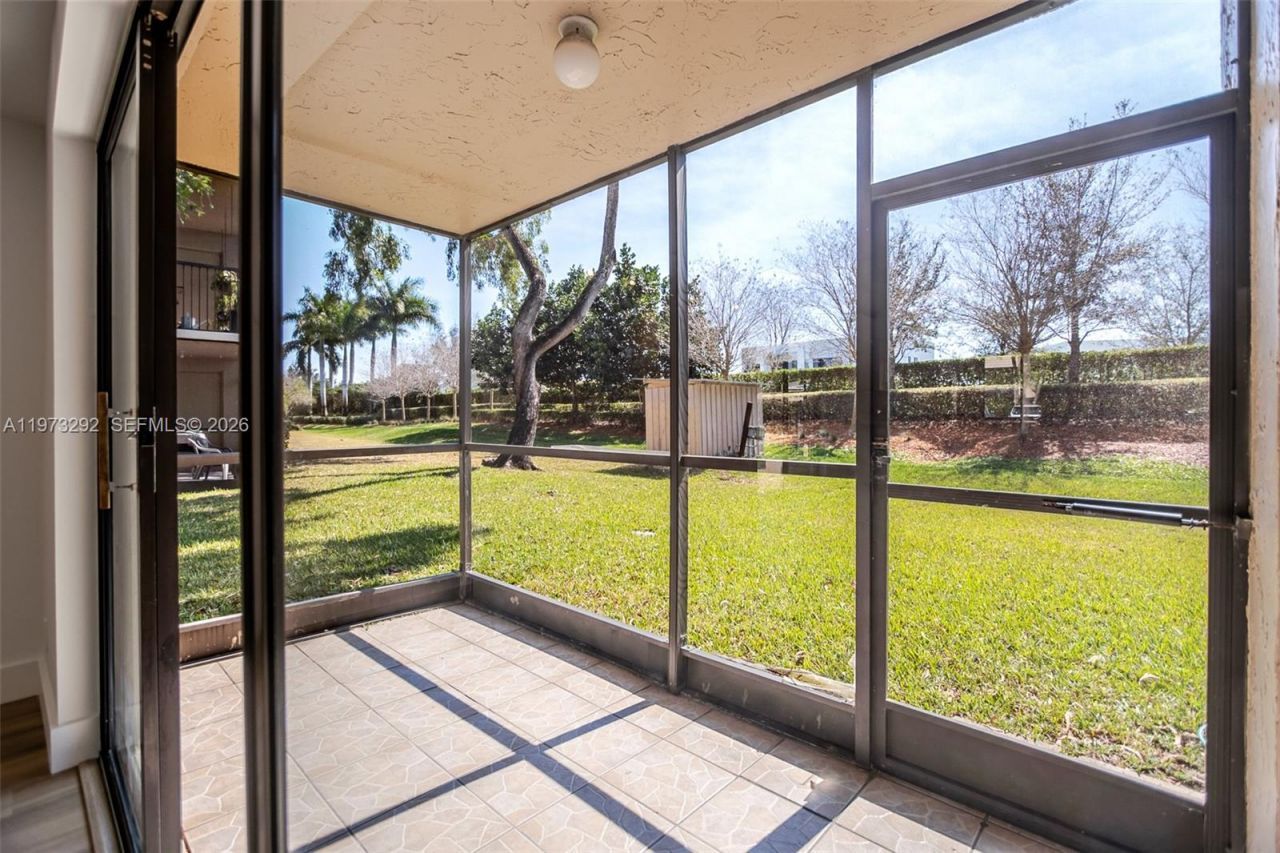 370 Racquet Club Rd , Unit 101, Weston, FL 33326 Photo