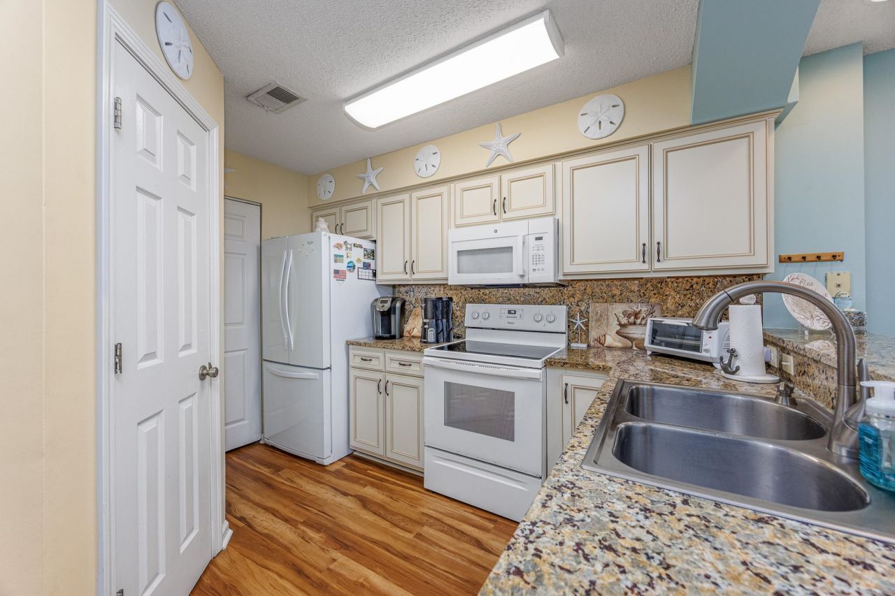 1900 Duffy St.  Photo 7