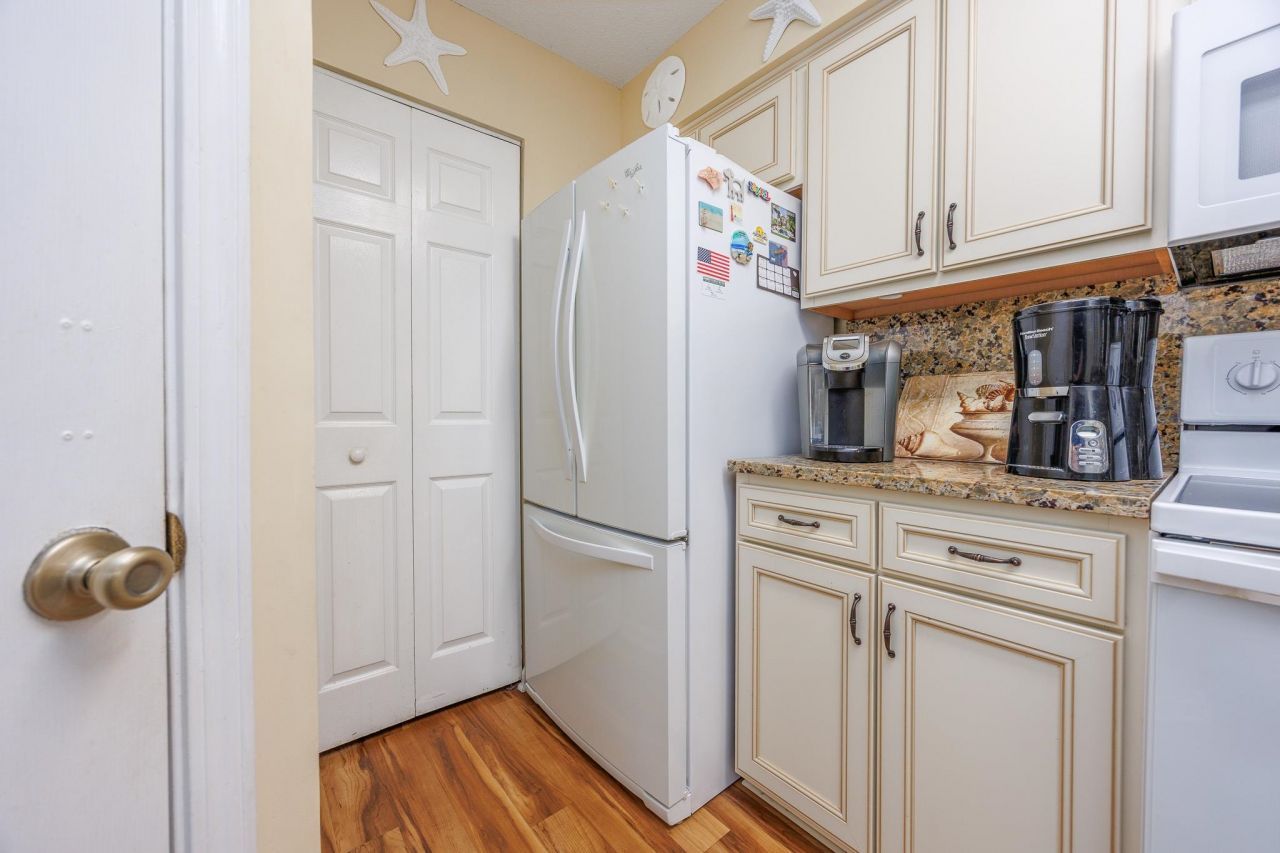 1900 Duffy St.  Photo 8