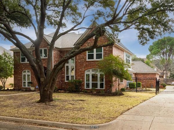 6705 Savannah Lane, Fort Worth, TX 76132
